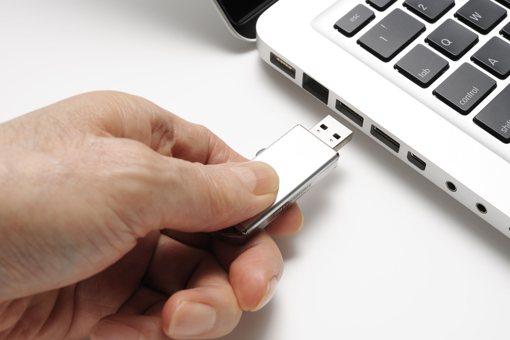 How to download music to flash drive